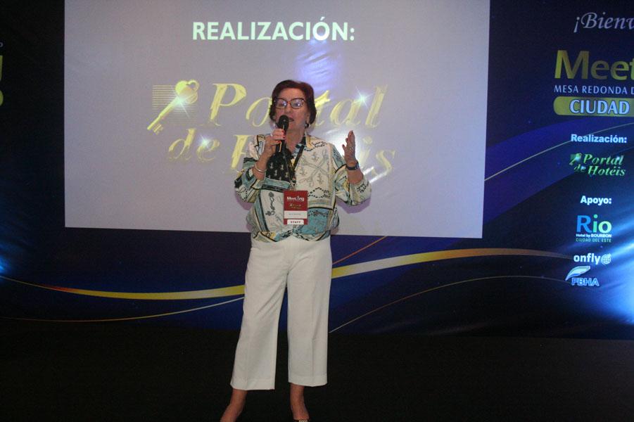 Elza Wolcoff, idealizadora dos Meetings Corporativos na abertura do evento;